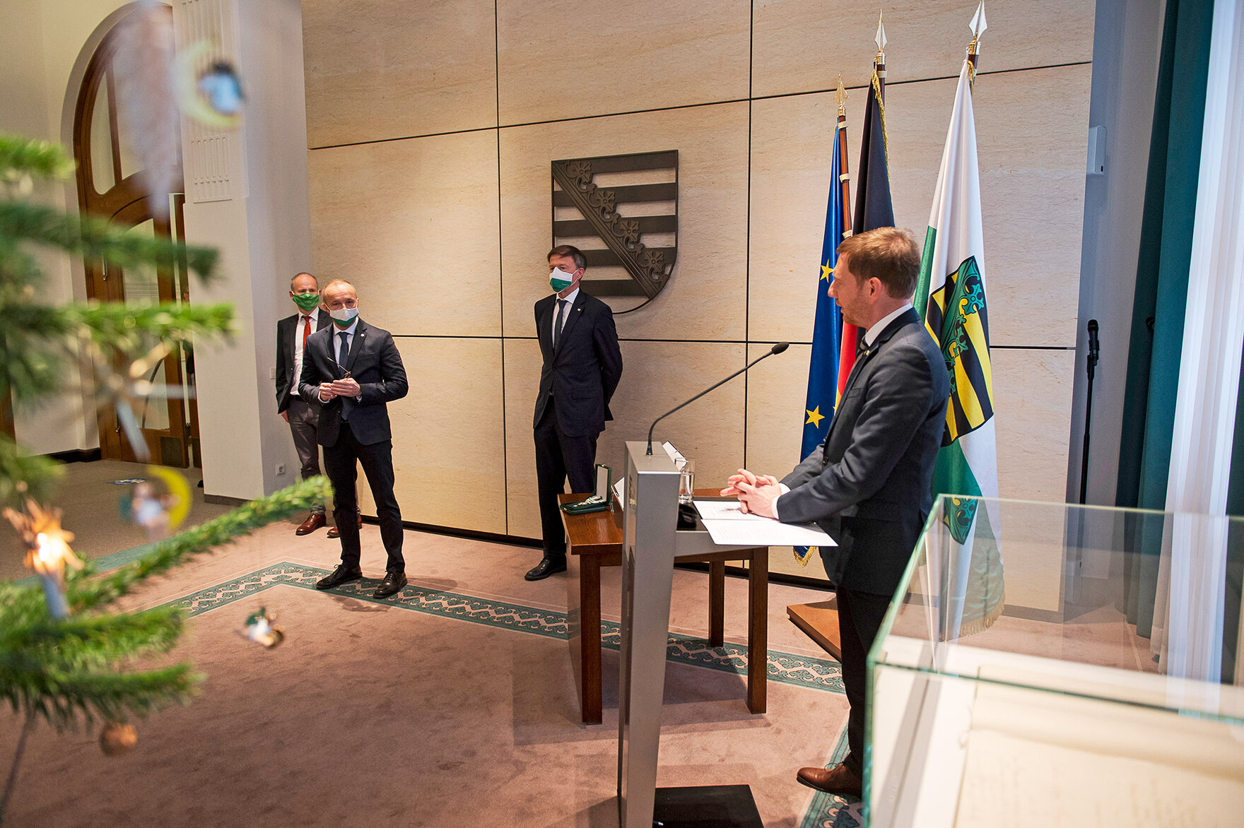 Das Bild zeigt Ministerpräsident Michael Kretschmer bei seiner Rede zur Verleihung des Dienstordens. 